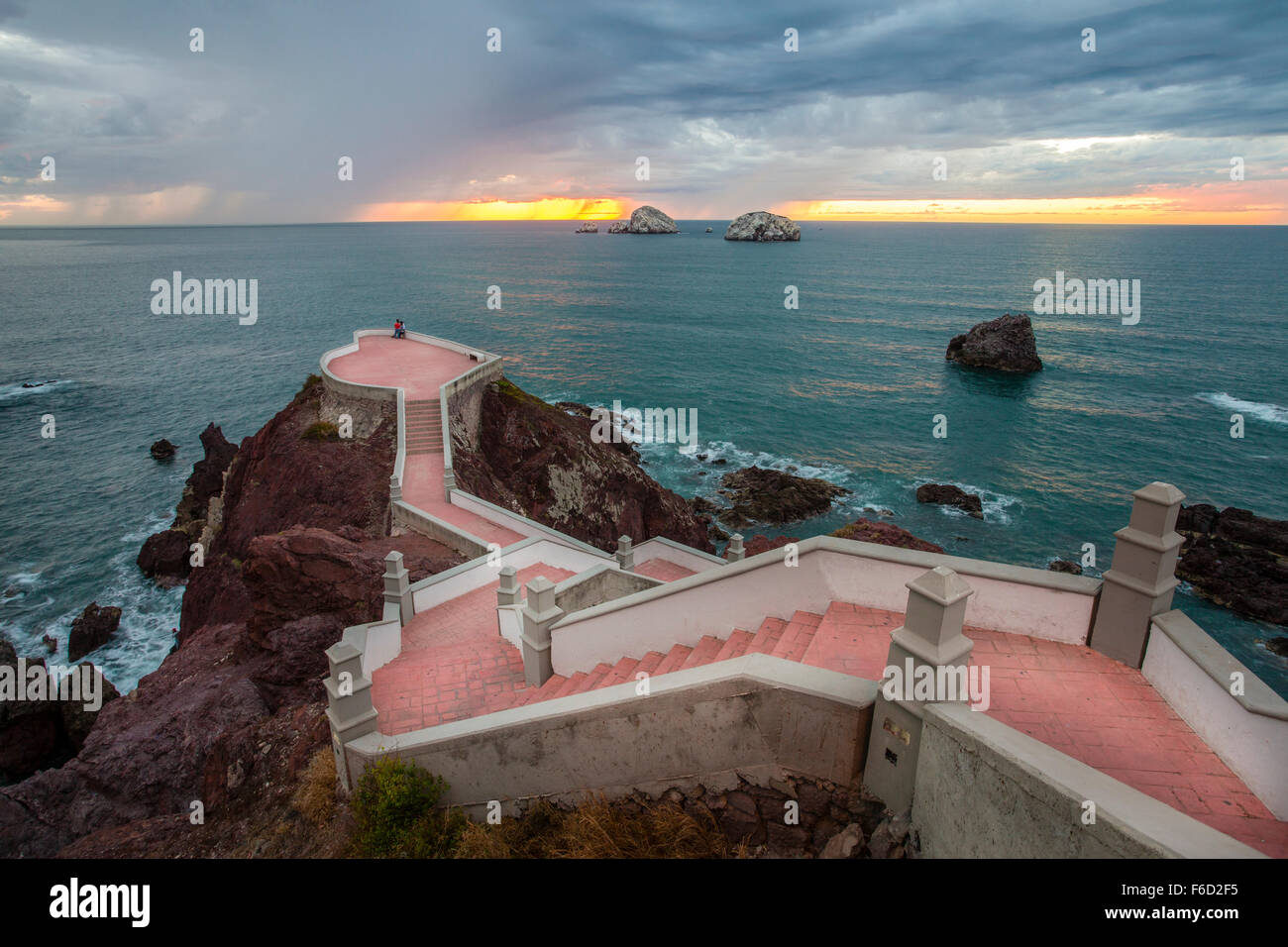 Puesta de sol desde el mirador cerca del faro en Mazatlán, Sinaloa, México Fotografía de stock