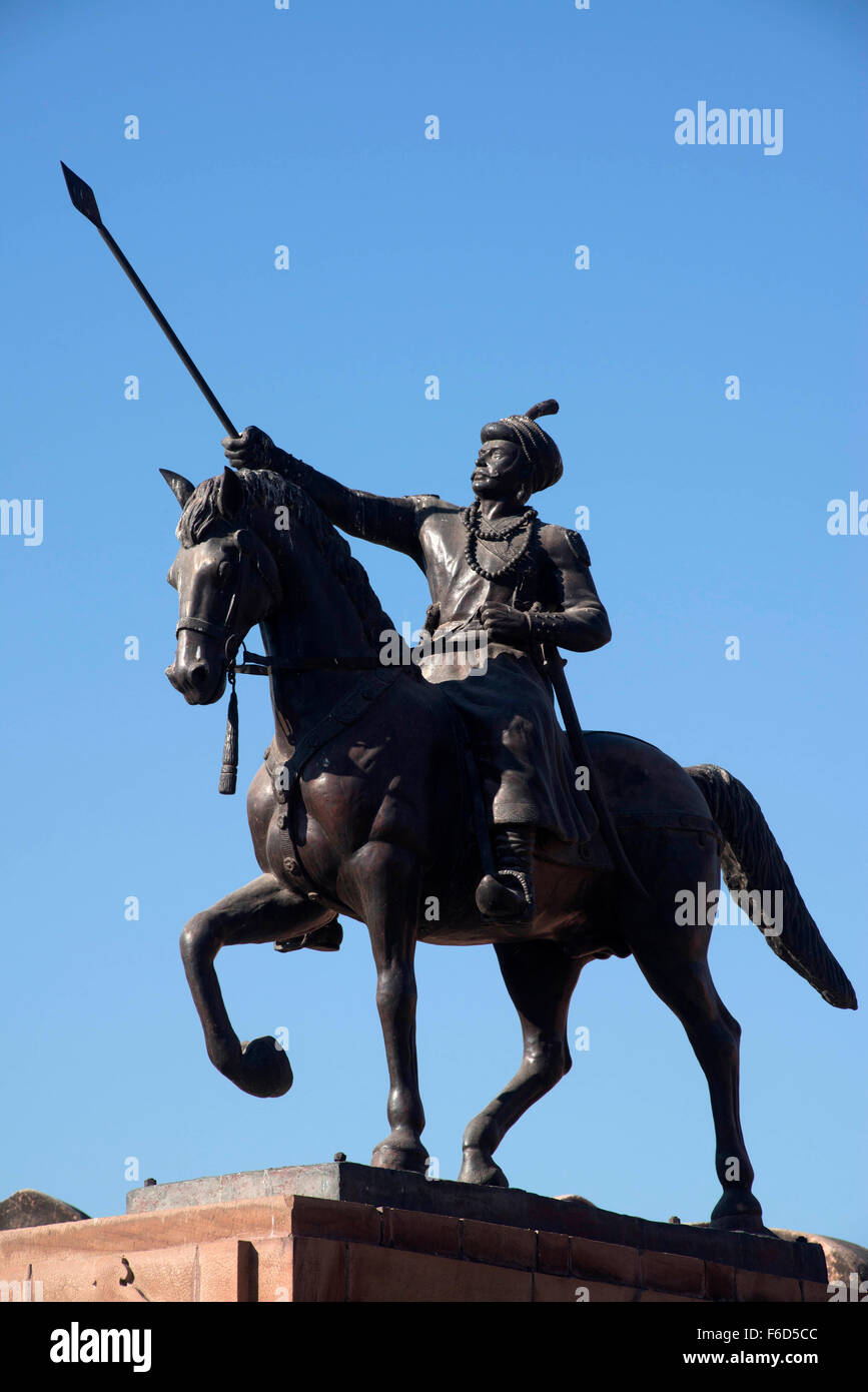 Estatua de rao bikaji celebración spear, Junagarh Fort, Bikaner, Rajasthan, India, Asia Foto de stock