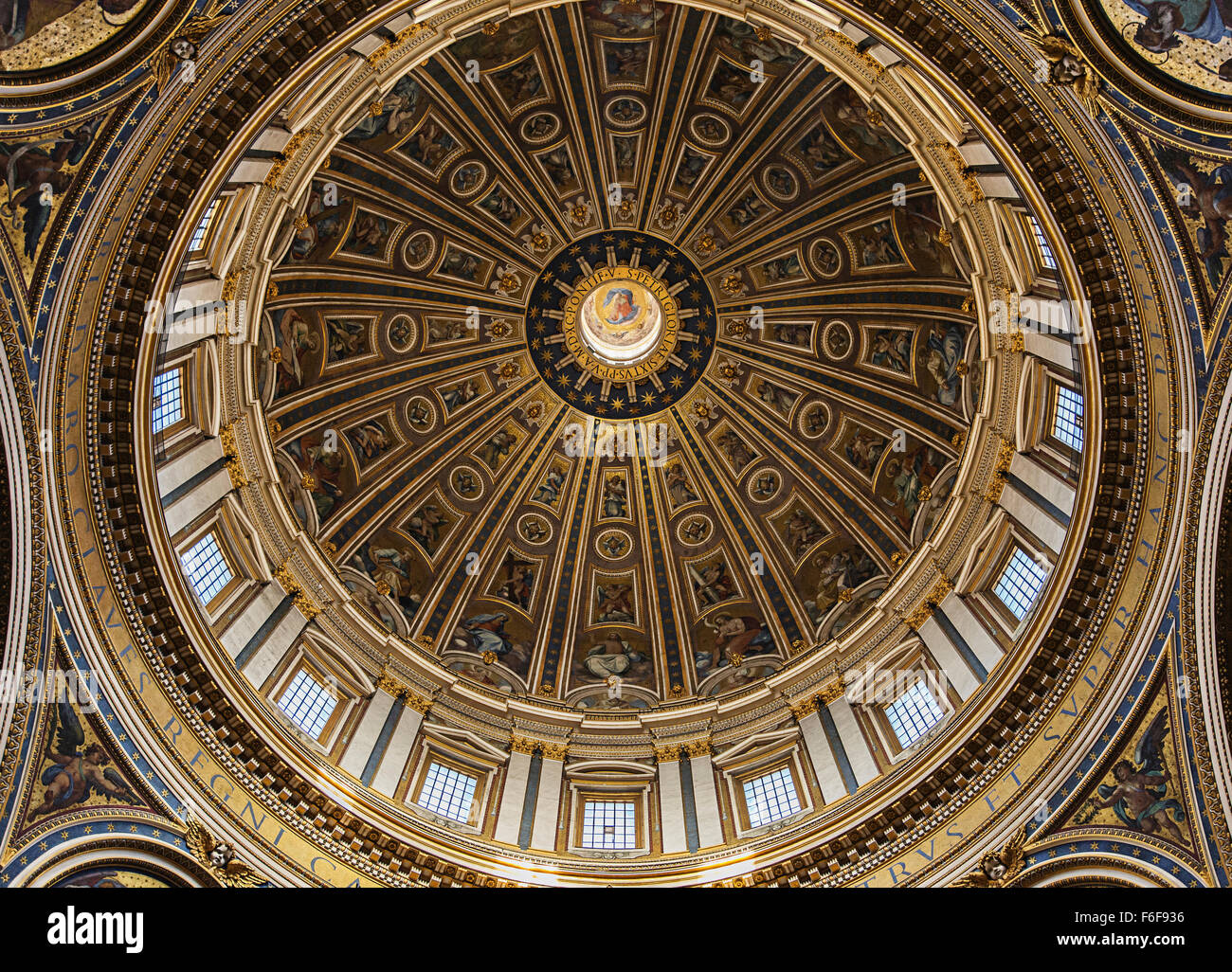 La cúpula de la Basílica de San Pedro Fotografía de stock Alamy