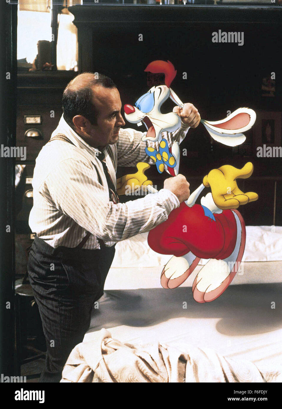 Fecha De Lanzamiento 21 De Junio De 1988 El Titulo De La Pelicula Quien Engano A Roger Rabbit Estudio Buena Vista Pictures Parcela Toon Star Roger Esta Preocupado De Que Su Esposa