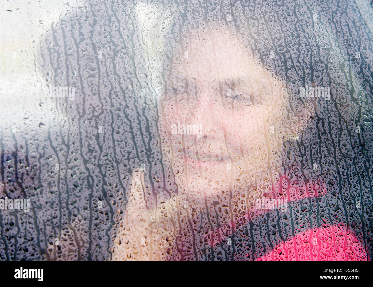 Mujer en el coche Foto de stock