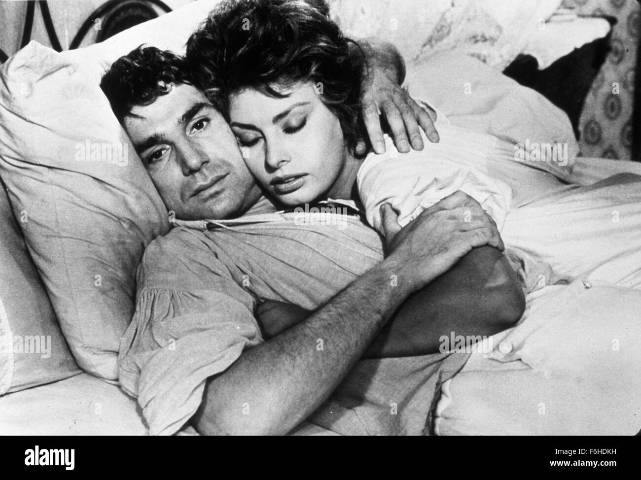 1961, el título de la película: MADAME, Director: Christian, Studio: Embajada, Foto: cama (DE/EN), Christian-JACQUE, Robert Hossein, Sophia Loren. (Crédito de la imagen: SNAP). Foto de stock