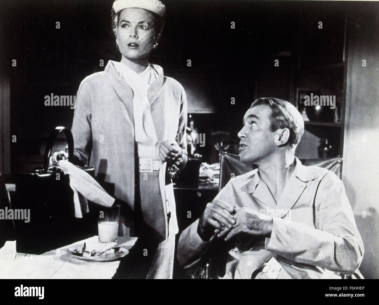 1954, el título de la película: LA VENTANA TRASERA, Director: Alfred Hitchcock, Estudio: Paramount, Foto: Alfred Hitchcock, Grace Kelly. (Crédito de la imagen: SNAP). Foto de stock