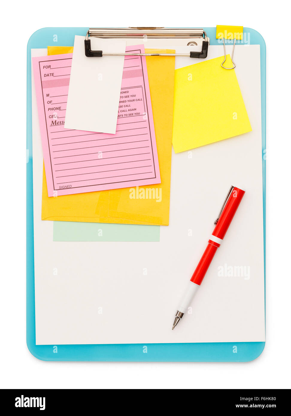 Portapapeles y Notas con lápiz aislado sobre un fondo blanco. Foto de stock