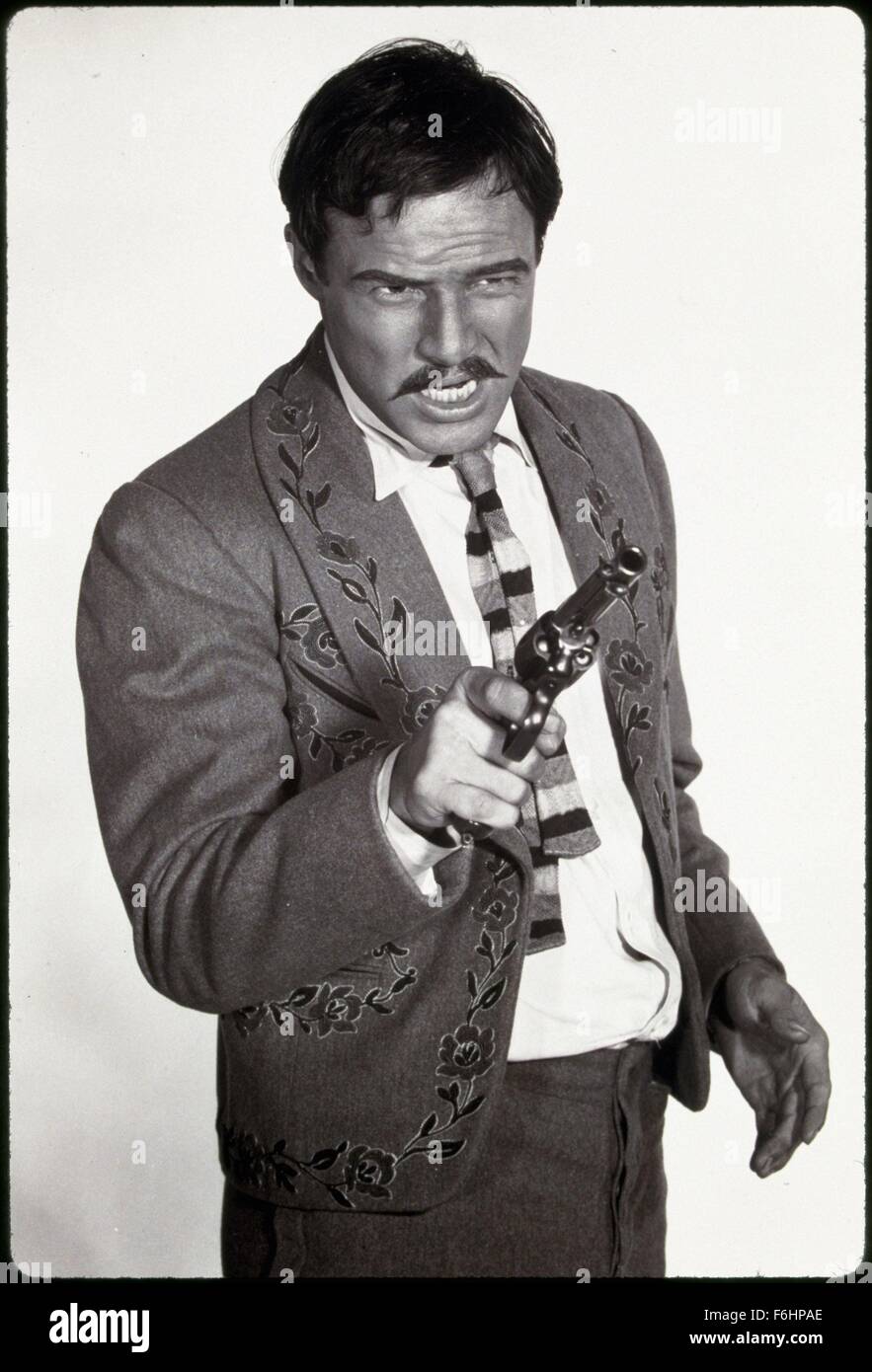 En 1952, el título de la película: Viva Zapata, Director: Elia Kazan, Foto:  1952, Marlon Brando, traje, disparo a la cabeza, Retrato, estudio, bigote,  Stern. (Crédito de la imagen: SNAP Fotografía de