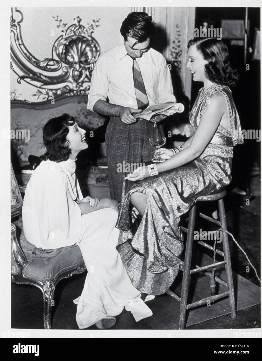 En 1938, el título de la película: la Escuela Dramática, Director: Robert Sinclair, Studio: MGM, Foto: PAULETTE Goddard, LUISE RAINER. (Crédito de la imagen: SNAP). Foto de stock