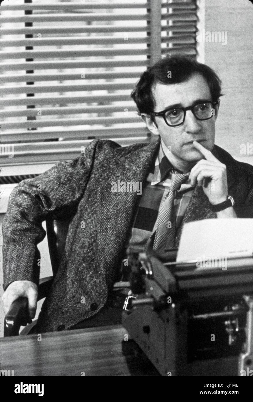 1976, el título de la película: Frontal, Director: Martin RITT, Estudio: Columbia, Foto: Woody Allen. (Crédito de la imagen: SNAP). Foto de stock