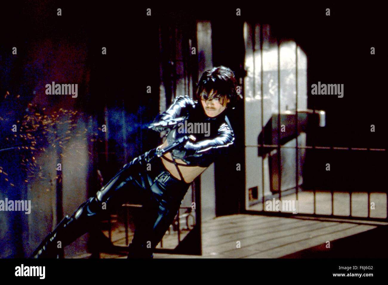 Fecha de lanzamiento: 15 de noviembre de 2002. Película: Half Past Dead