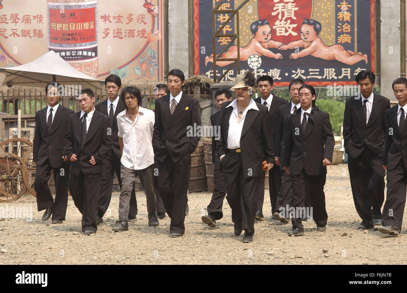 Fecha de lanzamiento: 22 de abril de 2005. Película: Kung Fu Sión. Estudio:  Taihe Film. Parcela: Establecido en el Cantón, China, en 1940, la historia  gira en una ciudad gobernada por la