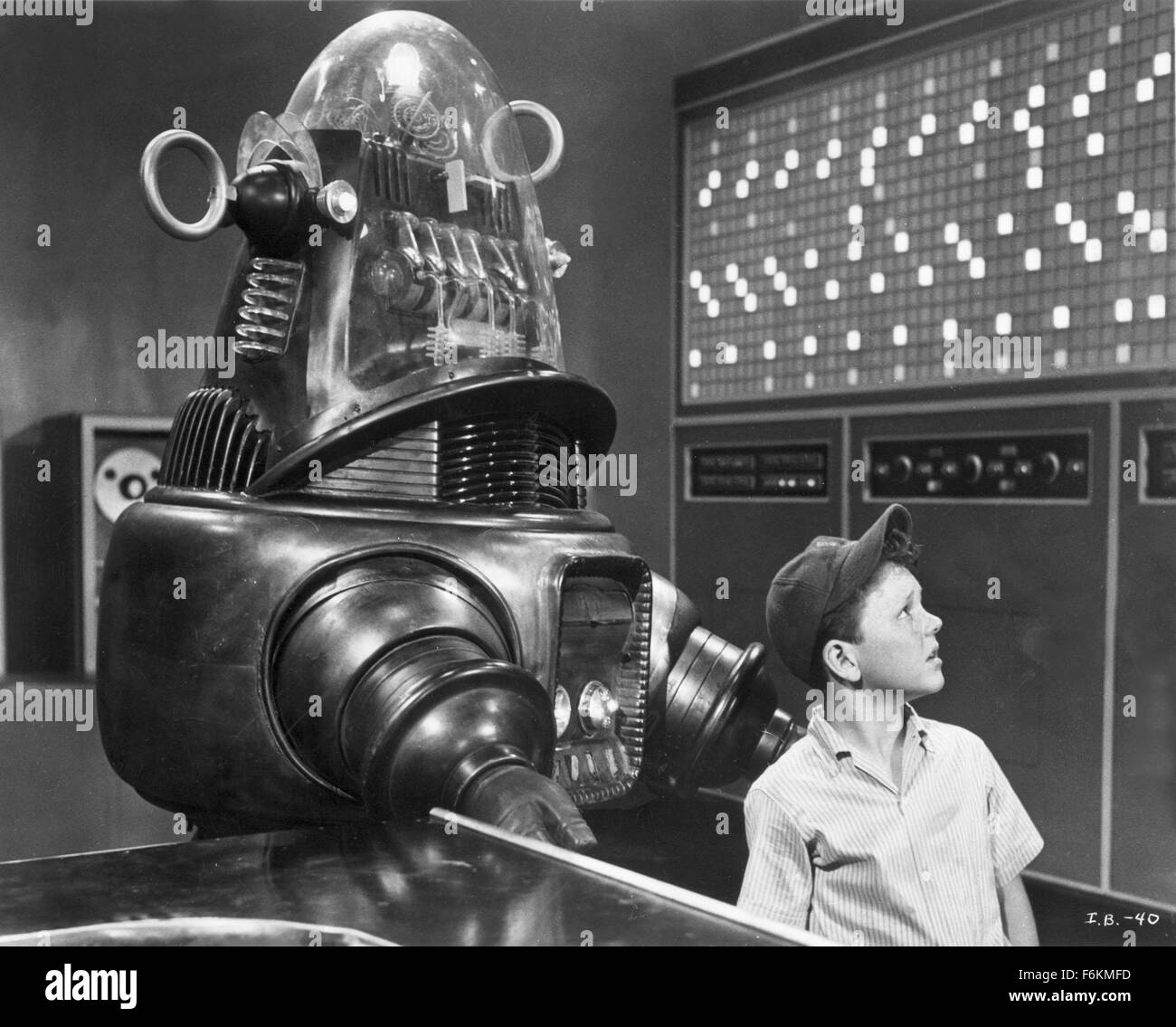 Когда появился первый робот. Ретро робот. Первый робот в СССР. Роботы 20 века. Промышленные роботы СССР.