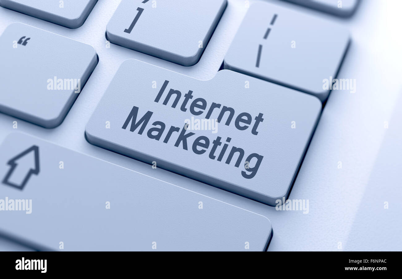 Internet marketing palabra botón en el teclado del ordenador con foco suave Foto de stock