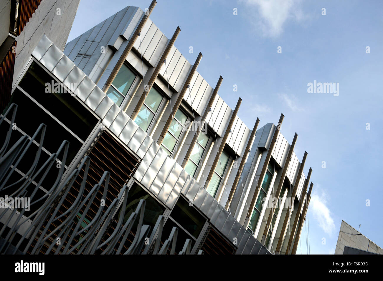 Arquitecto Enric Miralles' Edificio del Parlamento Escocés Holyrood de Edimburgo. Inaugurado el 9 de octubre de 2004 y cuesta £414 millones. Foto de stock