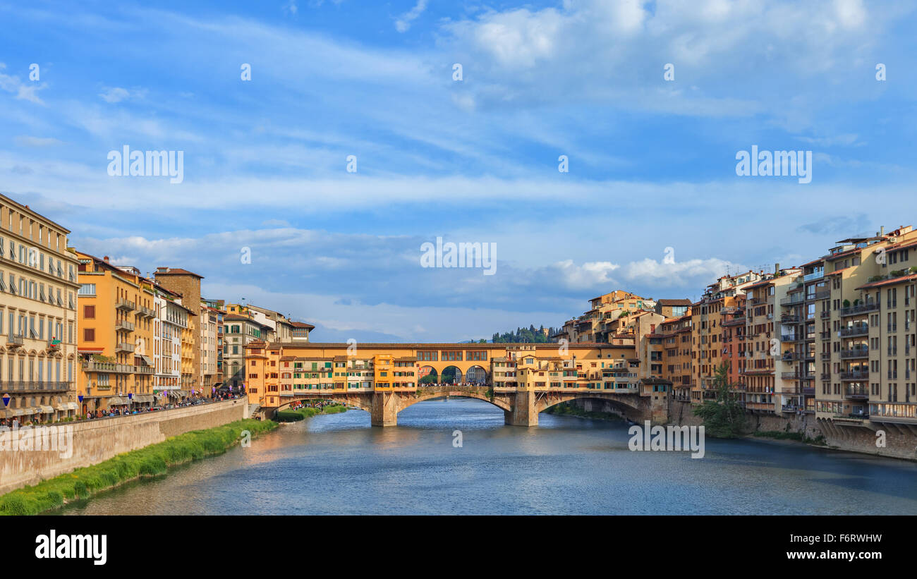 Famoso puente Ponte Vecchio, Florencia, Italia. Foto de stock