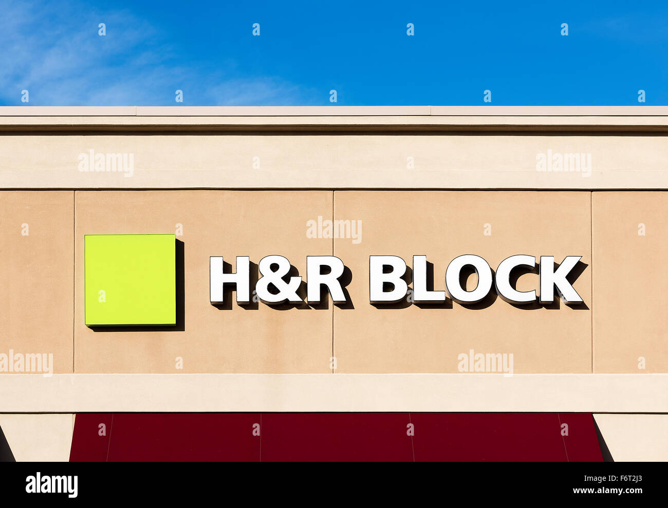 H&R Block exterior de la oficina de preparación de impuestos. Foto de stock