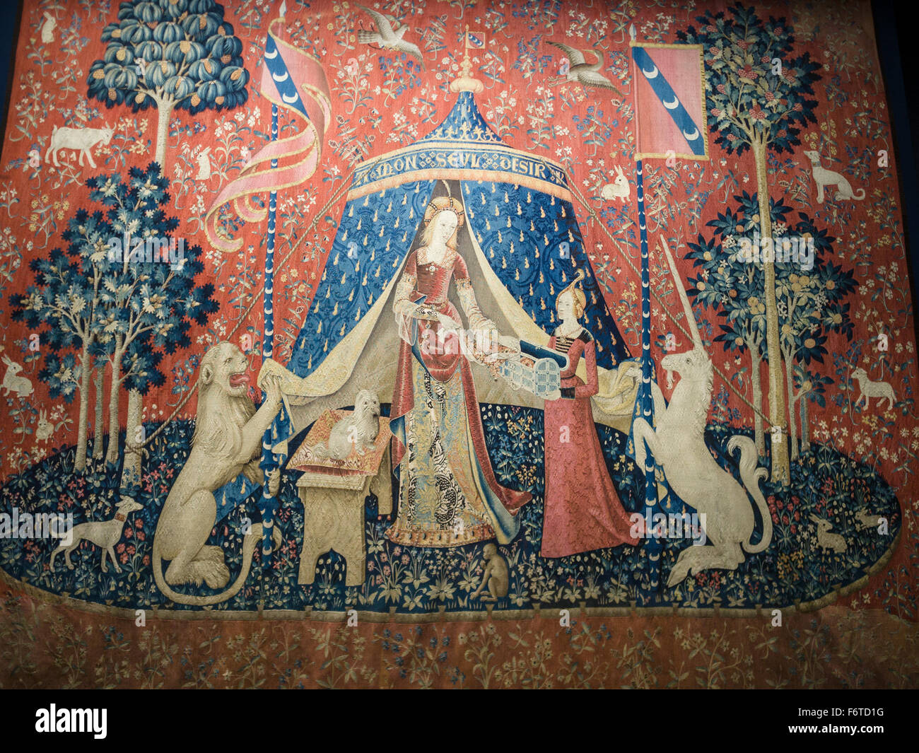 La dama y el Unicornio tapiz: deseo. À mon seul désir, mi único deseo es uno de una serie de tapices unicornio mujer famosa Foto de stock