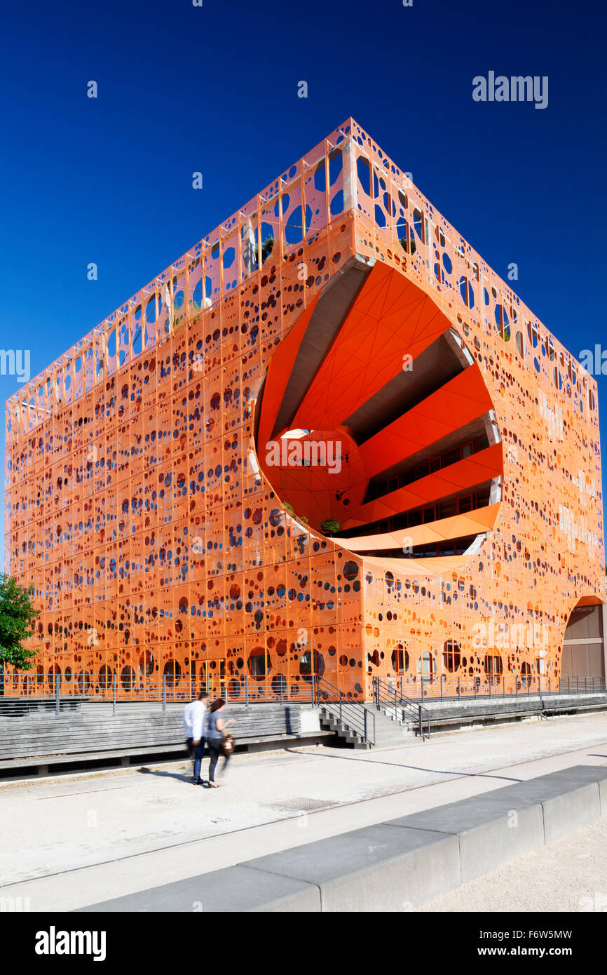 La creación de cubos de color naranja en la confluencia del distrito de Lyon, Francia. Foto de stock