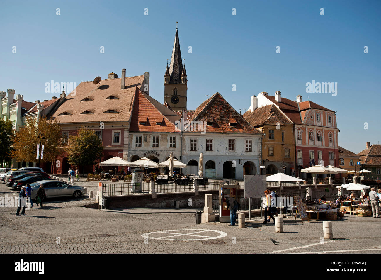 La Piata Huet en la parte histórica de la ciudad de Sibiu, Transilvania, Rumania Foto de stock