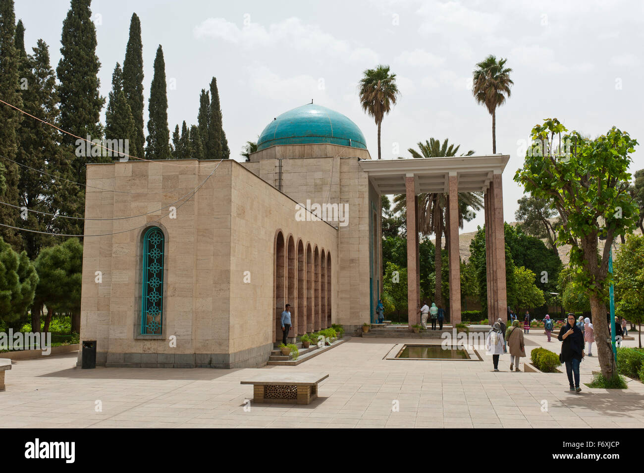 Mausoleo de Saadi, tumba del poeta persa Saadi, Shiraz, Irán Foto de stock