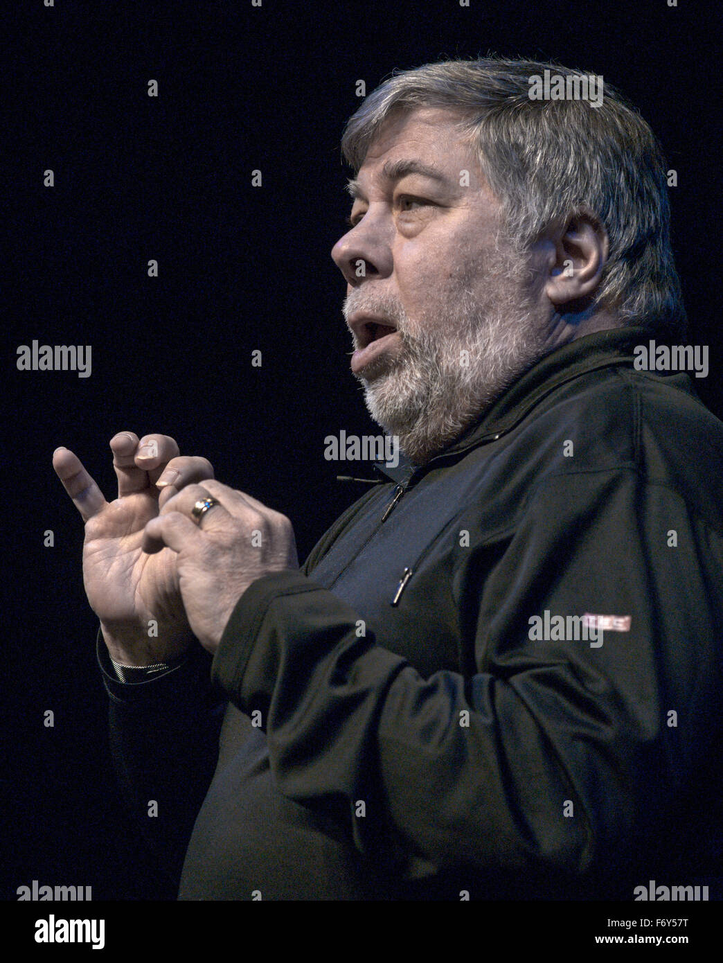 Lawrence Kansas 11 15 Steve Wozniak Co Fundador De Apple Computers Ofrece Charla Sobre Innovacion Y Emprendimiento Como Parte De La Serie De Conferencias De Chandler Anderson En El Lied Center De La Universidad