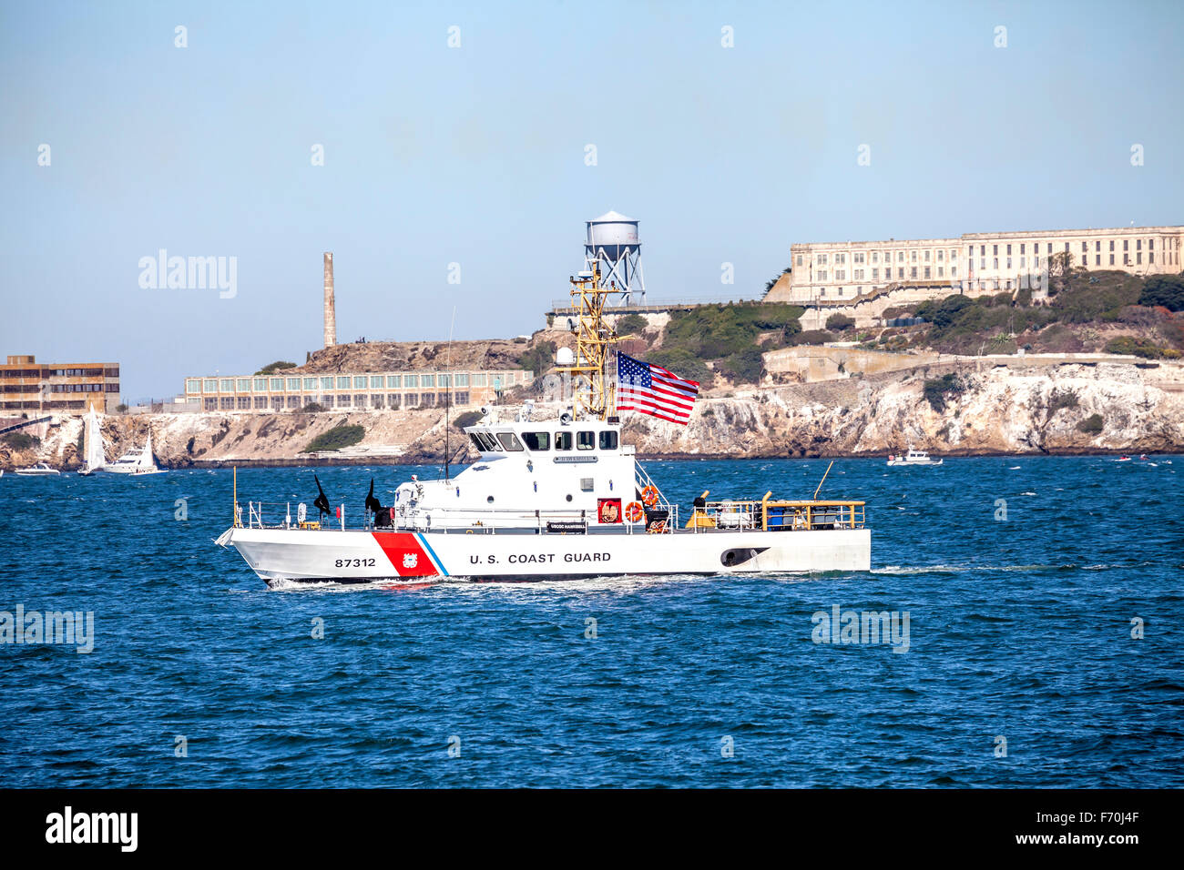 El patrullaje de la Guardia Costera estadounidense de la Bahía de San Francisco durante la semana de la flota, en San Francisco, California, EE.UU. Foto de stock