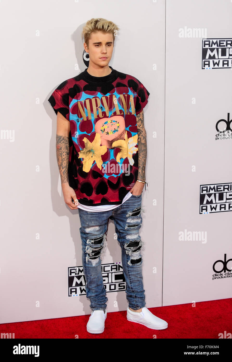 Los Angeles, Estados Unidos. 22 Nov, 2015. El cantante Justin Bieber atiende el 2015 American Music Awards en Microsoft Theatre de Los Angeles, California, Estados Unidos, 22 de noviembre de 2015. Crédito: Zhang Chaoqun/Xinhua/Alamy Live News Foto de stock
