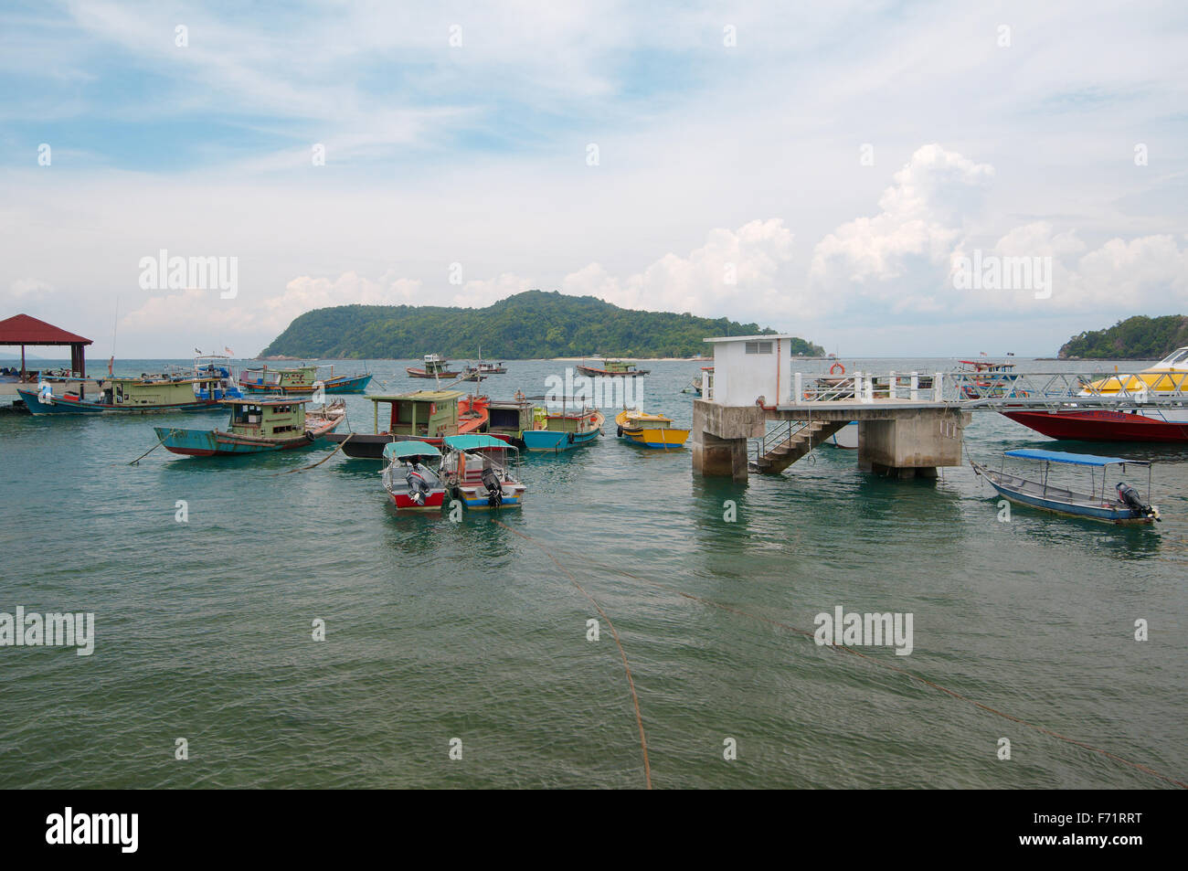 Un gran número de embarcaciones en el Golfo La isla Redang, Malasia, Asia Foto de stock