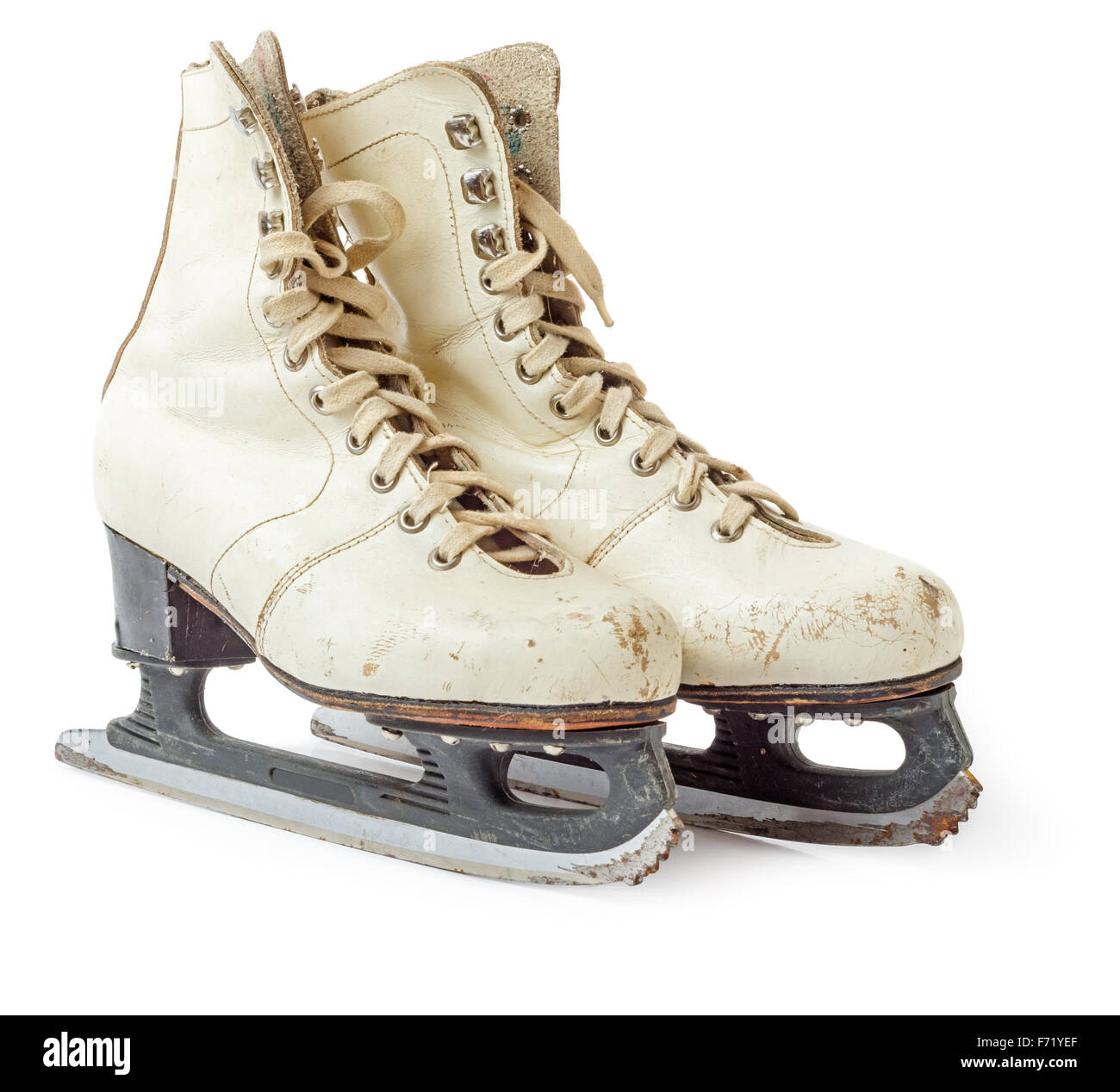 Casco blanco zapatos de patinaje sobre hielo y cuchillas aislado sobre fondo blanco - stock image. Vintage patines para hielo. Foto de stock