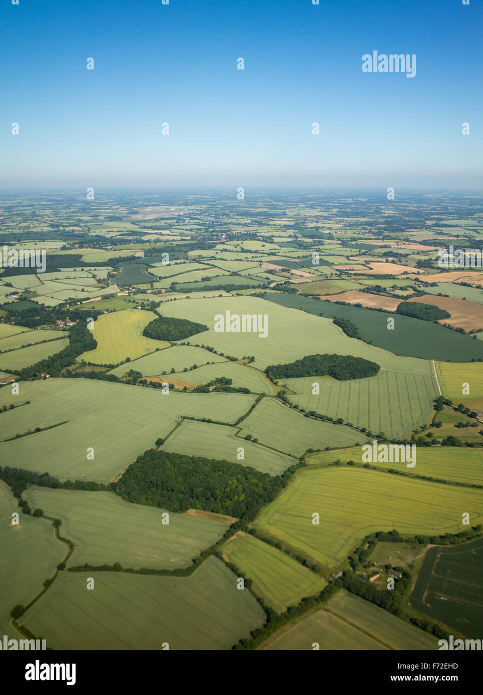 Vista aérea a través de la campiña inglesa en verano Foto de stock