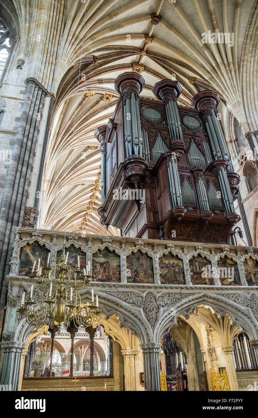 Interior y órgano de tubos de la Catedral de Exeter, Devon, Inglaterra, Reino Unido. Foto de stock