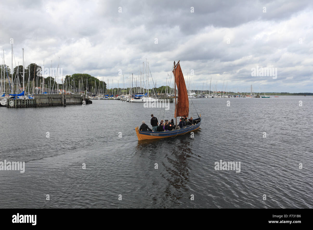 El Museo de Barcos Vikingos en Roskilde es el museo nacional de Dinamarca para buques, domina el fiordo de Roskilde, y fue construido en 1969. Foto de stock