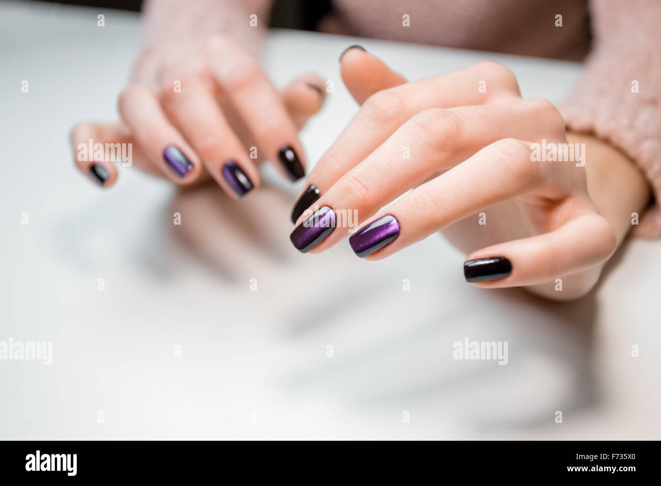 Shellac manicure fotografías e imágenes de alta resolución - Alamy