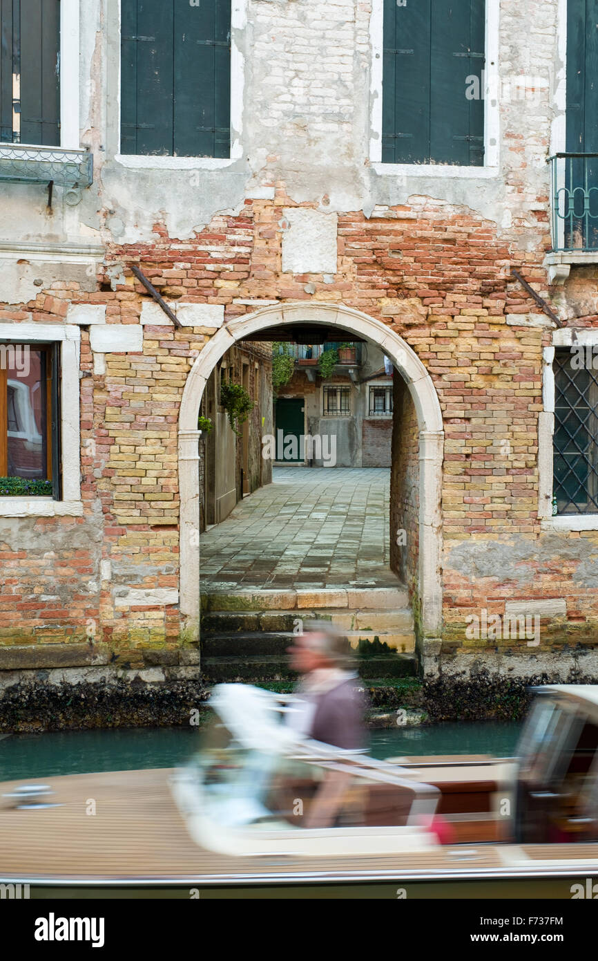 Calle en venecia italia fotografías e imágenes de alta resolución - Alamy