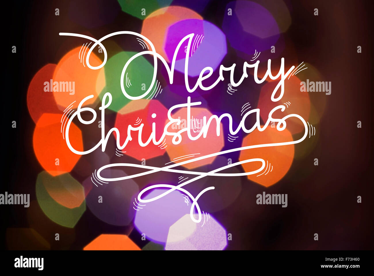 Feliz Navidad tarjeta de felicitación: colorida luz desenfoque de fondo de navidad con texto y líneas dibujadas a mano. Ideal para vacaciones poster Foto de stock