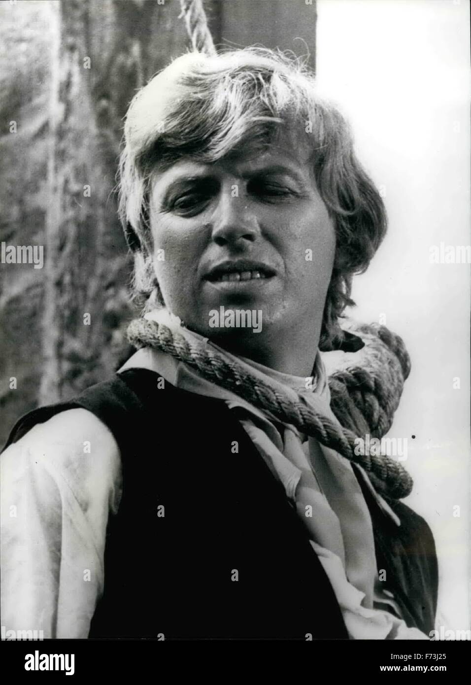 1968 - Tommy Steele, con la soga alrededor de su cuello en el highwayman  Jack Sheppard, en su última película, ''donde Jack'' - los famosos  highwayman fue ahorcado a la edad de