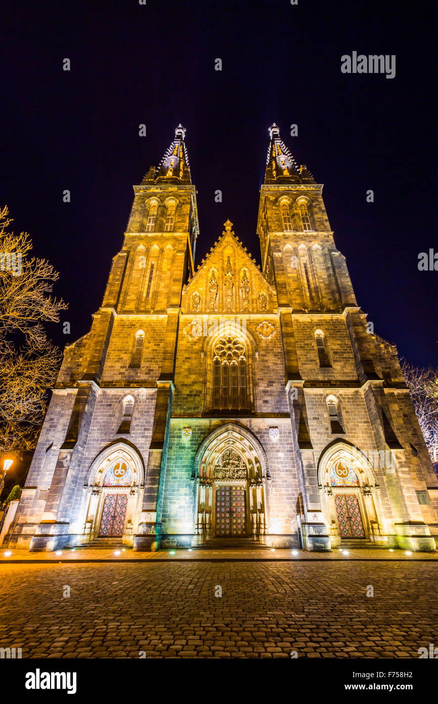 Basílica de San Pedro y san Pablo en Vysehrad, Praga, República Checa Foto de stock