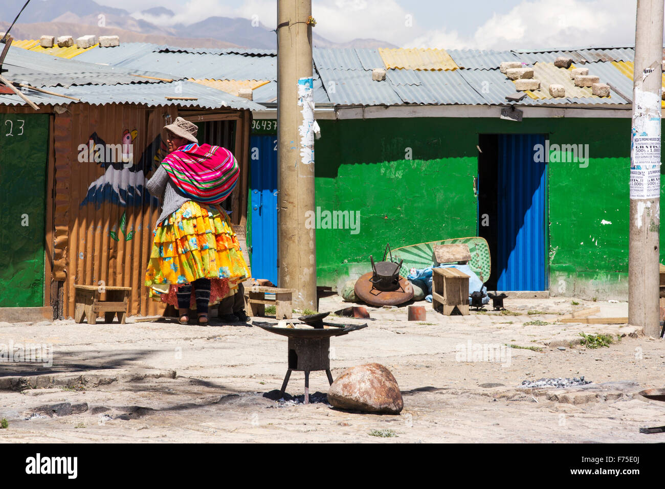Una mujer indígenas bolivianos en El Alto por encima de la Paz, Bolivia. Foto de stock