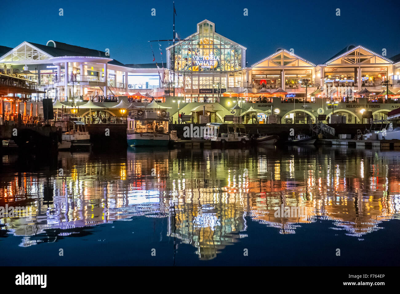 Ciudad del Cabo, Sudáfrica- V y A Waterfront , centro de Ciudad del Cabo Foto de stock