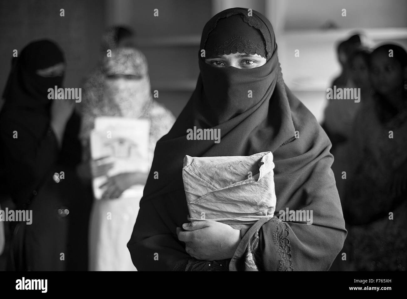 Chica musulmana que usa burka, Kashi, Banaras, Benaras, Varanasi, Uttar Pradesh, India, Asia Foto de stock