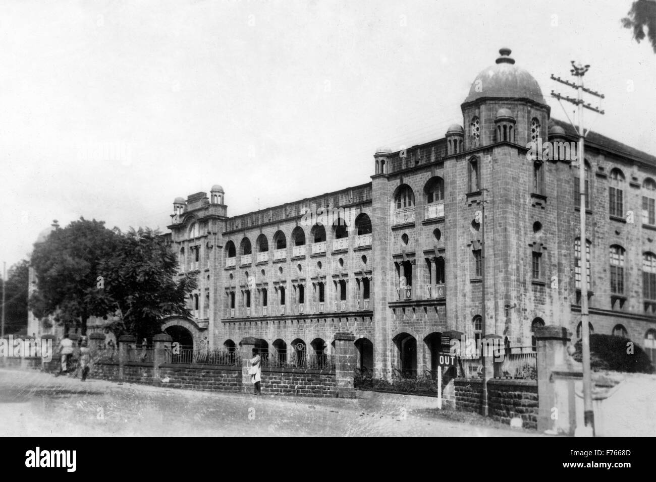 Vintage 1900 foto antigua de la oficina central del gobierno pune Pune, Maharashtra, India Asia - Foto de stock