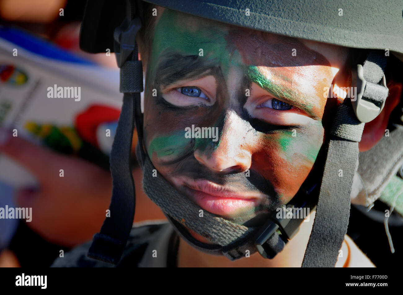Pintura de cara de guerra fotografías e imágenes de alta resolución - Alamy