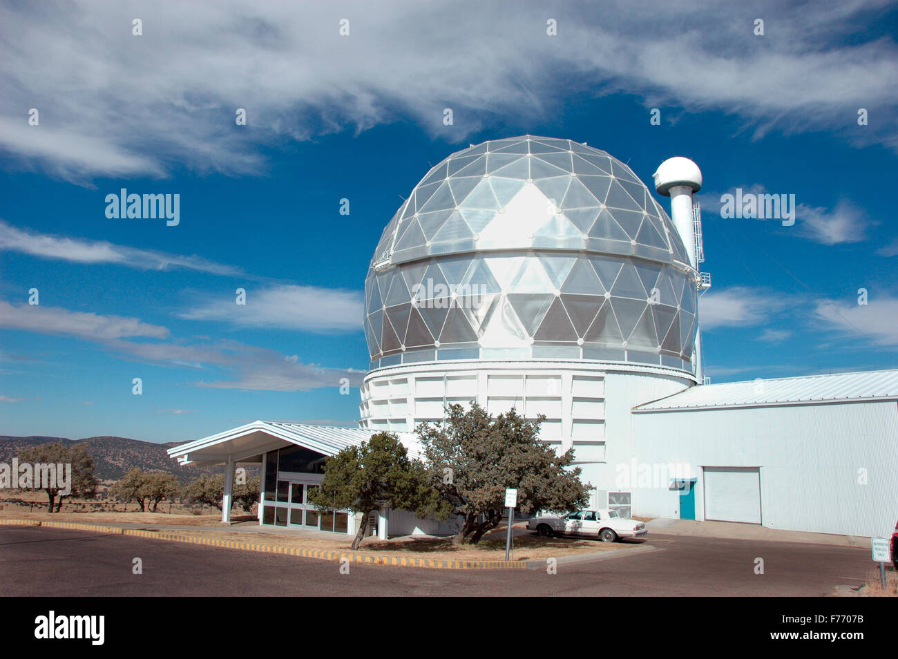 Los telescopios del Observatorio McDonald en Texas occidental montañas para la investigación y la observación del espacio profundo por universidades de los Estados Unidos de América Foto de stock