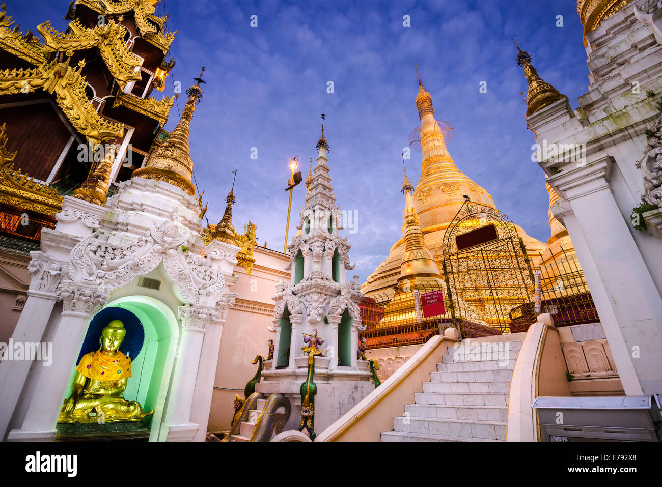 La Pagoda Shwedagon en Yangon, Myanmar. Foto de stock