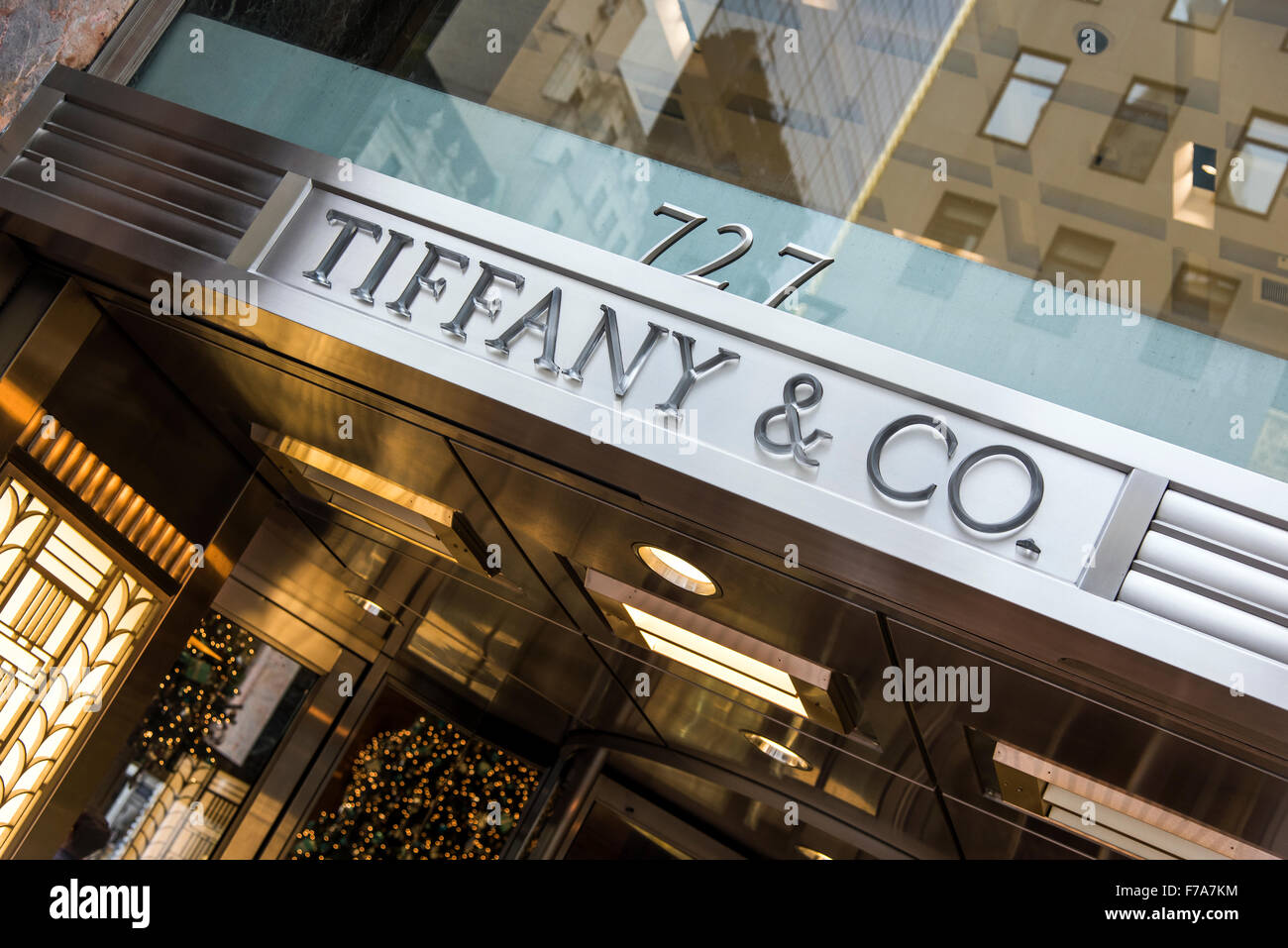 Tiffany y Co, la joyería, la Quinta Avenida, Manhattan, Nueva York, EE.UU. Foto de stock