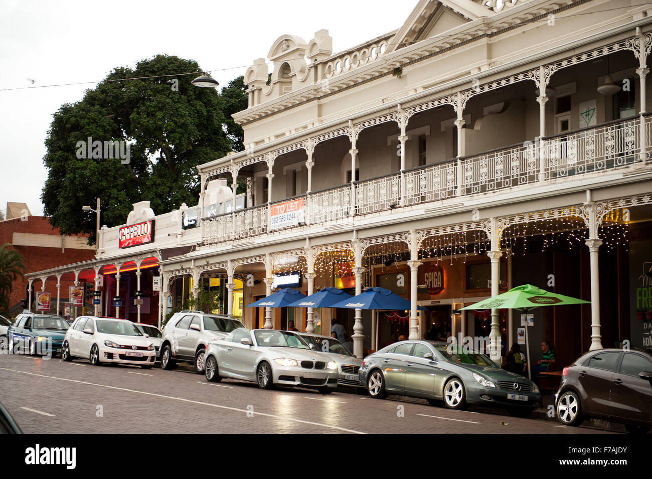Cafés a lo largo de Durban Florida Road área de entretenimiento. Durban