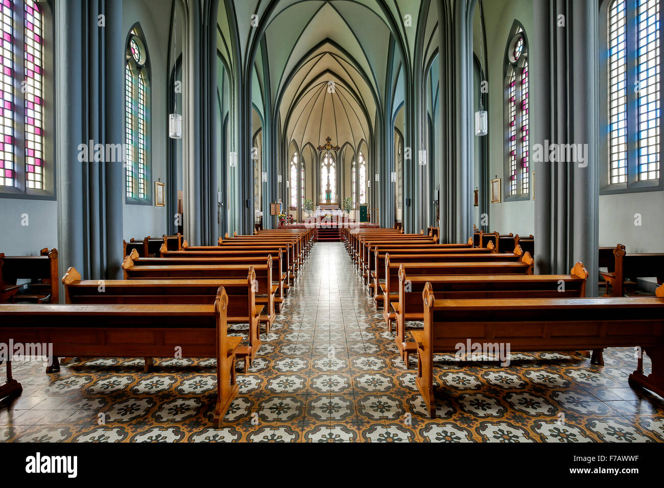 Interior de la catedral católica de Cristo Rey, Reykjavik, Iceland Foto de stock