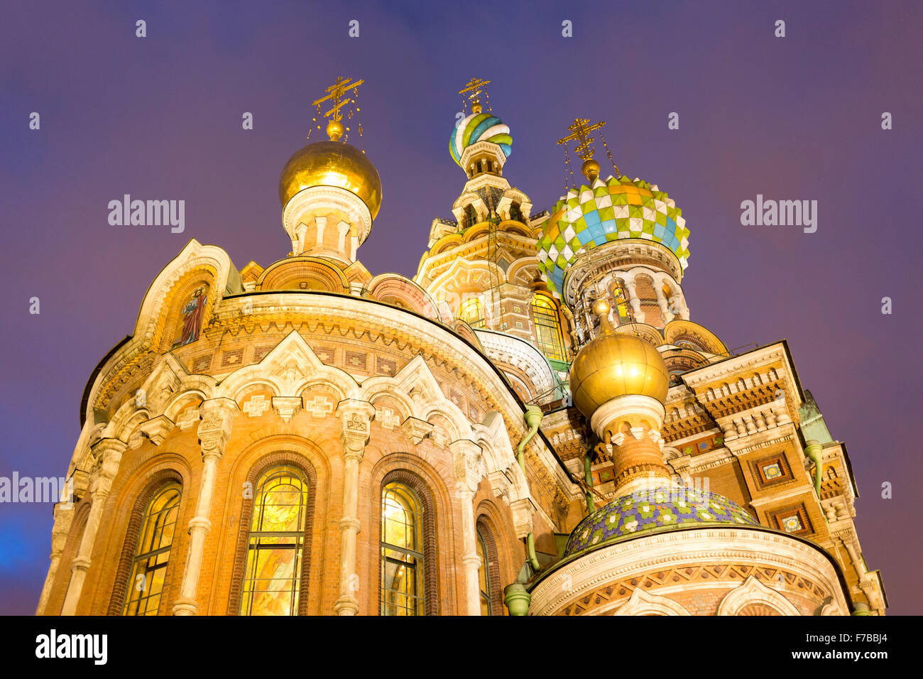 La Iglesia del Salvador sobre la sangre derramada es uno de los principales lugares de interés de San Petersburgo, Rusia. Otros nombres incluyen la iglesia de Foto de stock