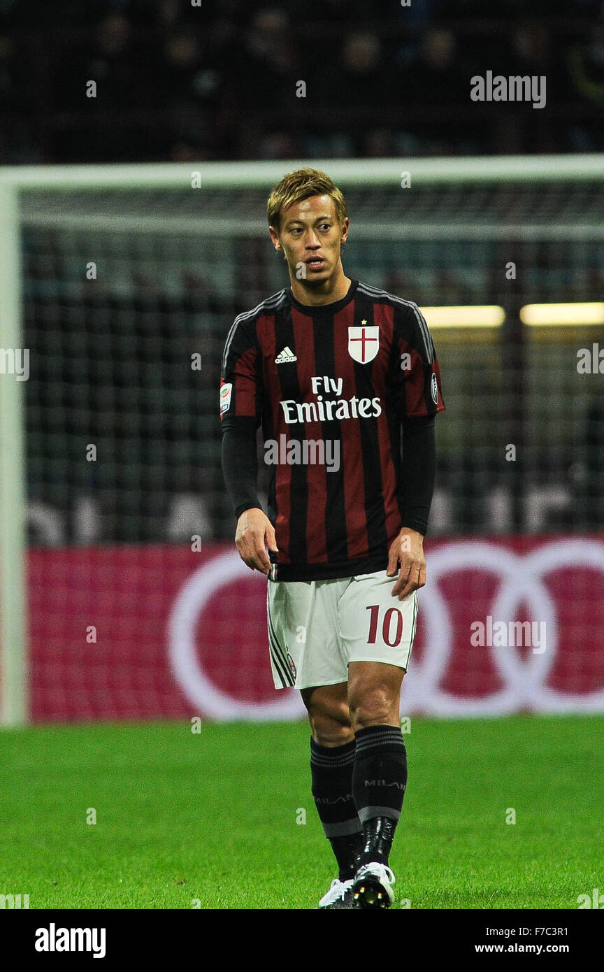 Milán, Italia. 28 Nov, 2015. Keisuke Honda del AC Milan en la Serie A italiana de fútbol de la Liga entre el Milan AC y AC Chievo Verona en el estadio de San Siro en Milán, Italia. Crédito: Además de los deportes de acción/Alamy Live News Foto de stock