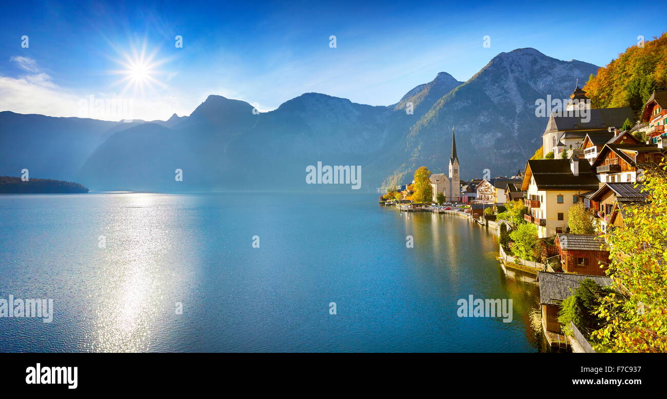 Hallstatt Mountain Village, Salzkammergut, Alpes Austríacos, Austria, la UNESCO Foto de stock