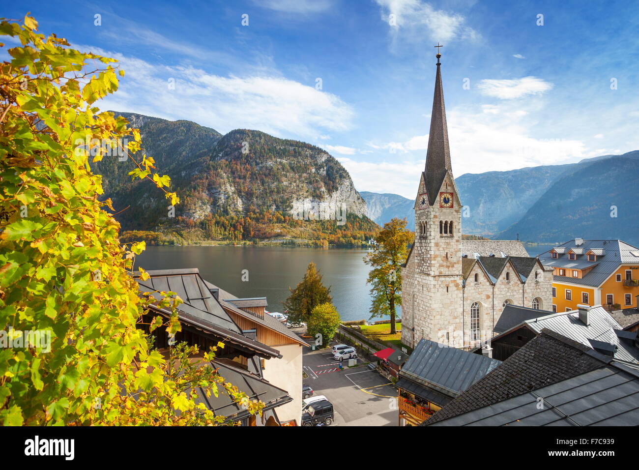 Hallstatt Mountain Village, Salzkammergut, Alpes Austríacos, Austria, la UNESCO Foto de stock
