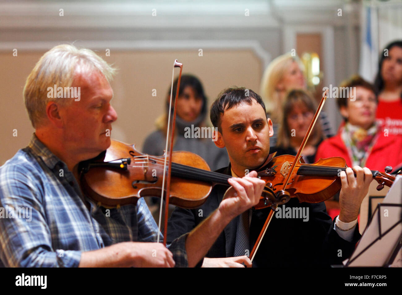 Violin playing fotografías e imágenes de alta resolución - Página 4 - Alamy